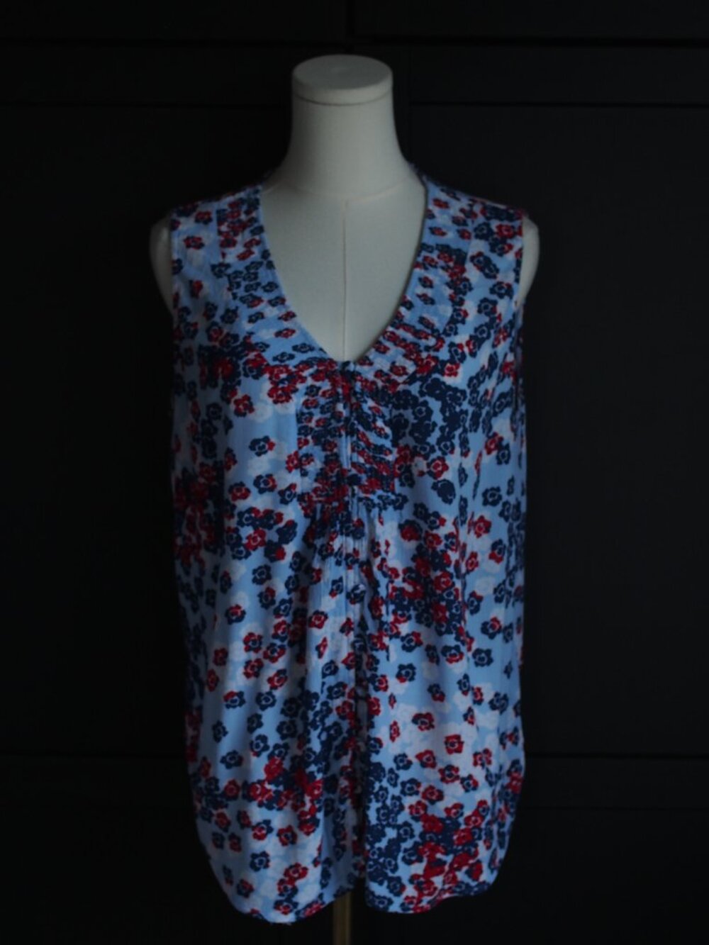 Liz Claiborne | Red, White, and Blue Floral Sleeveless Blouse